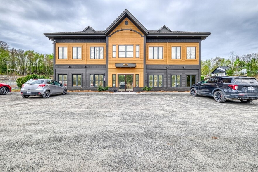 1075 Ch Des Hauteurs, Saint-hippolyte, QC for sale - Primary Photo - Image 1 of 1