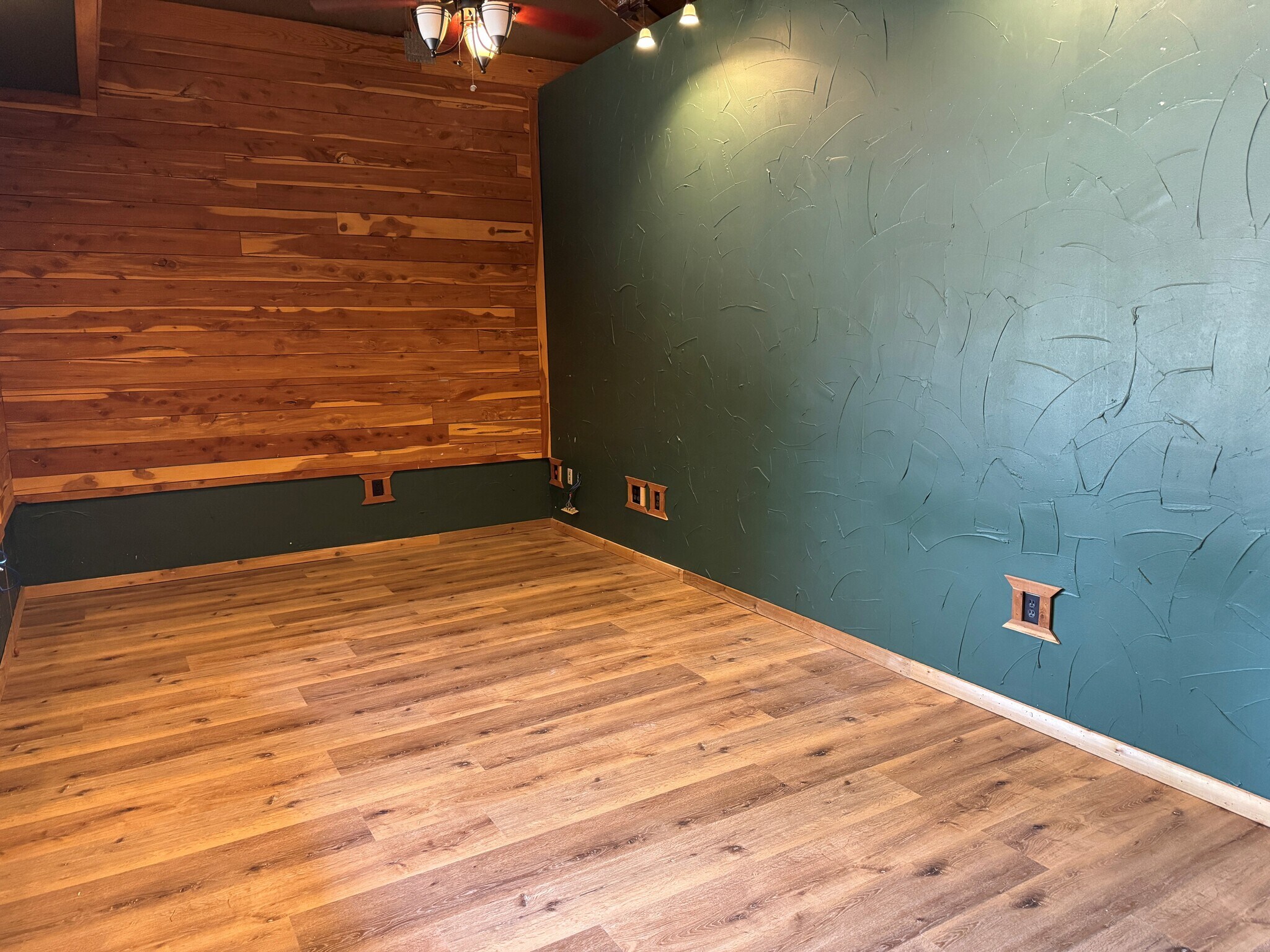 1427-1435 N Highway 67, Cedar Hill, TX for lease Interior Photo- Image 1 of 4