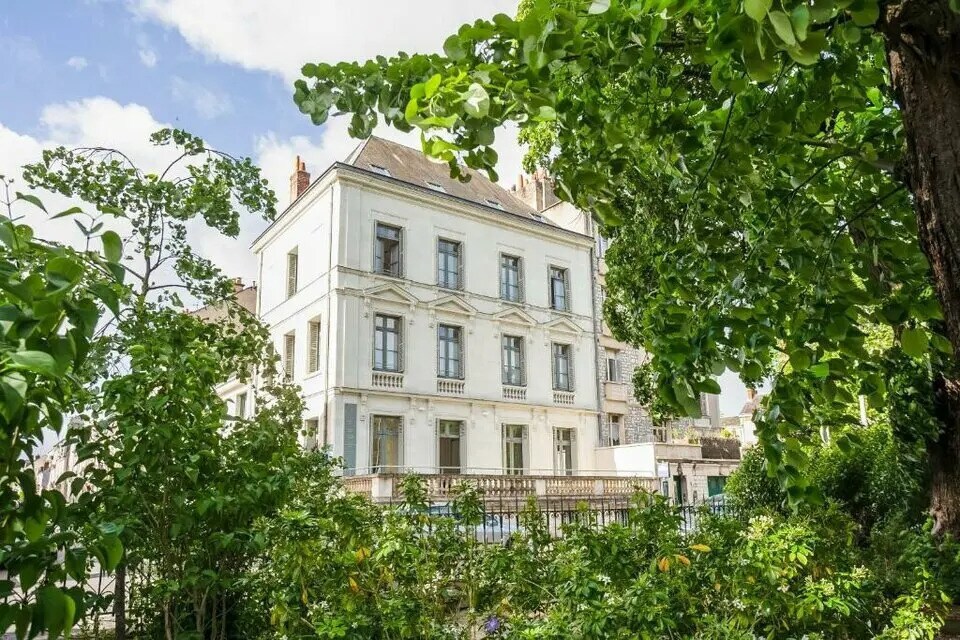 Flex in Tours for sale Building Photo- Image 1 of 7