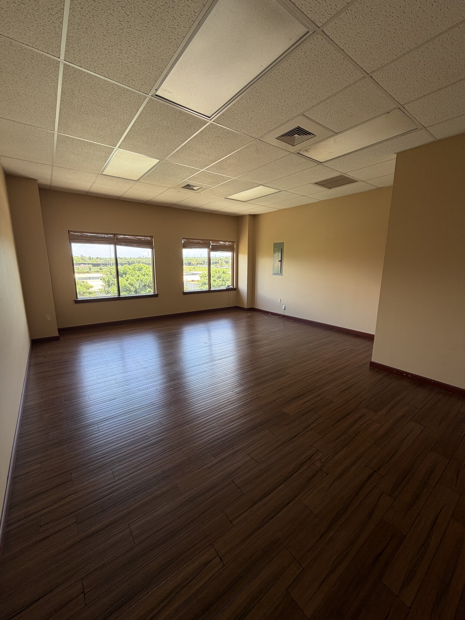 95 E Lipoa St, Kihei, HI for lease Interior Photo- Image 1 of 3
