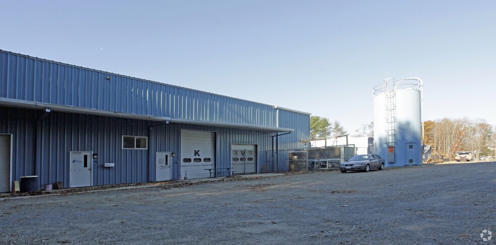 10 Fernwood Lake Ave, Gloucester, MA for lease - Building Photo - Image 3 of 5