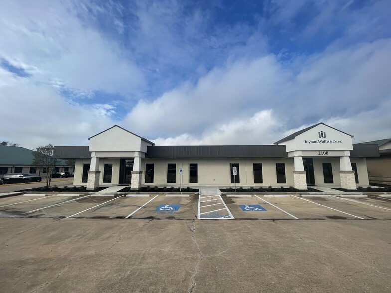 2100 E Villa Maria Rd, Bryan, TX for lease - Building Photo - Image 3 of 14