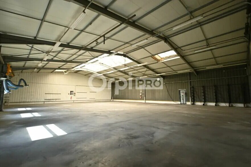 Office in Reyrieux for lease - Interior Photo - Image 2 of 10