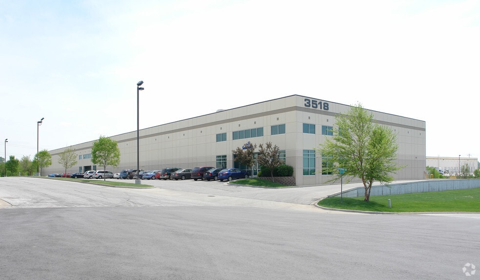 3518 Enterprise Dr, Kansas City, MO for lease - Building Photo - Image 1 of 3