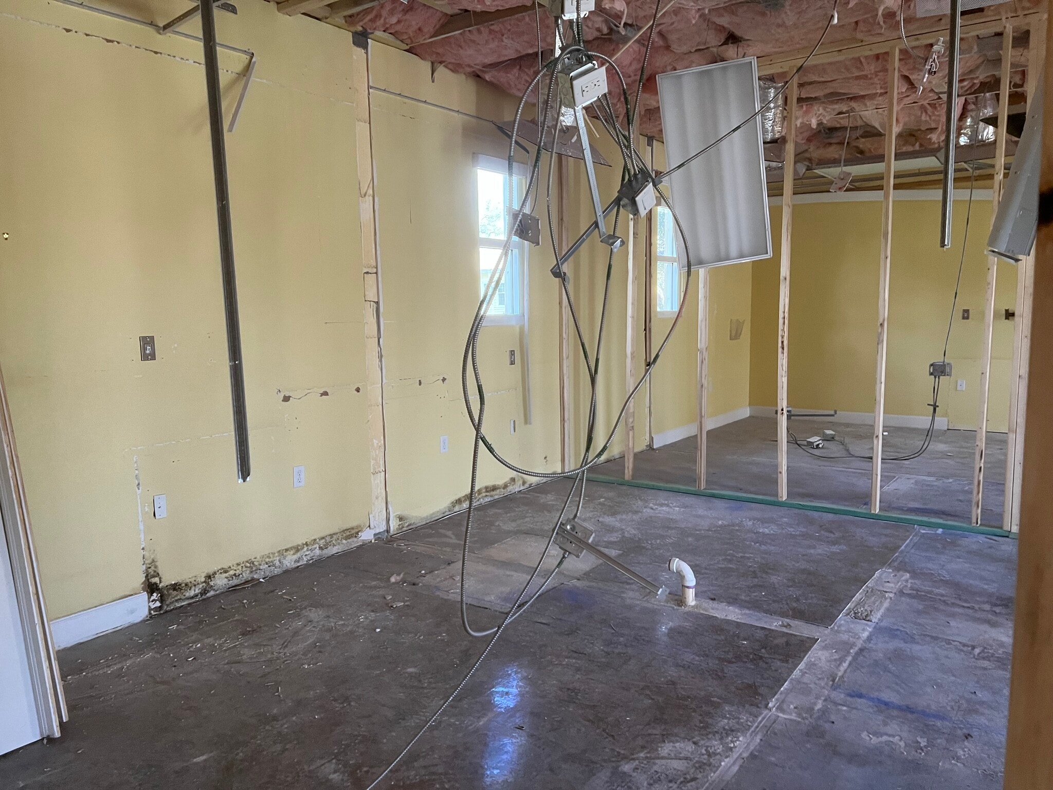 3075 Bobcat Village Center Rd, North Port, FL for sale Interior Photo- Image 1 of 4