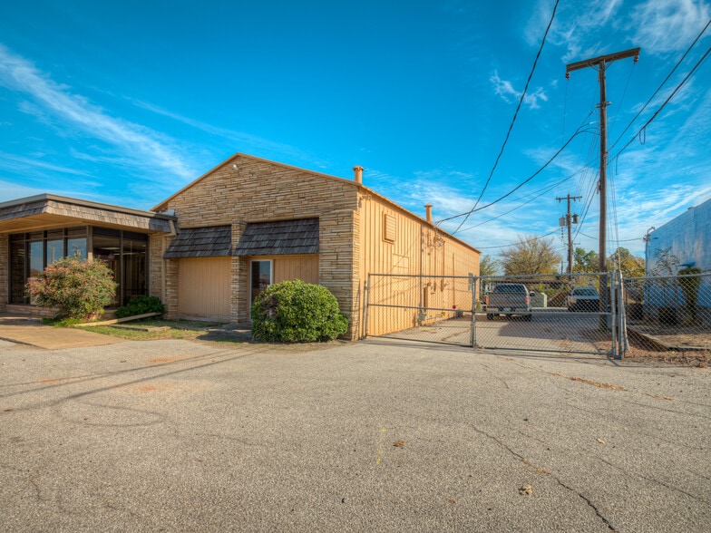 3730-3732 N MacArthur Blvd, Warr Acres, OK for sale - Building Photo - Image 2 of 31