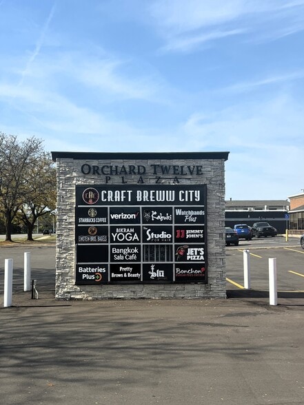 27841-27909 Orchard Lake Rd, Farmington Hills, MI for lease - Building Photo - Image 2 of 12