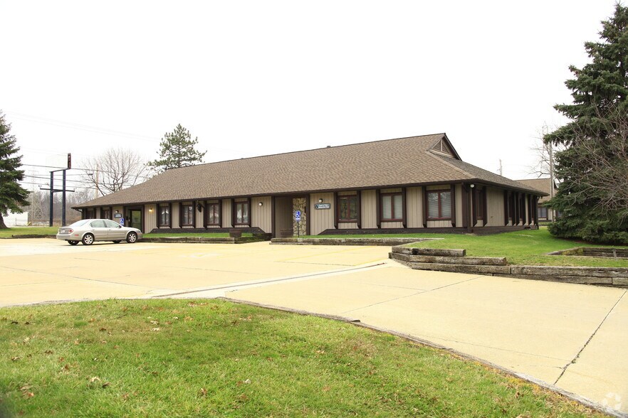 1875 N Ridge Rd E, Lorain, OH 44055 Middle Building