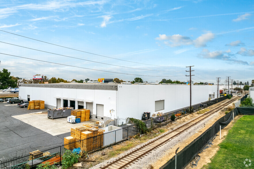 1111-1121 W Artesia Blvd, Compton, CA for lease - Building Photo - Image 2 of 6