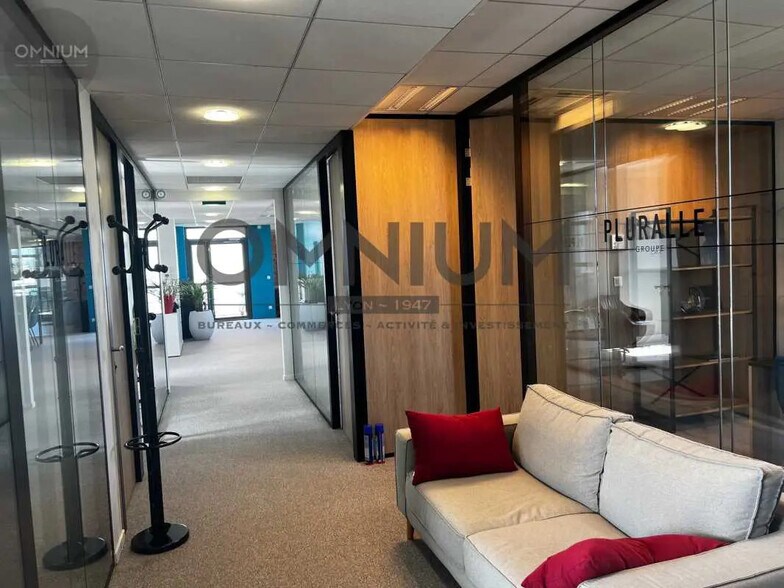 Office in Écully for lease - Building Photo - Image 3 of 8