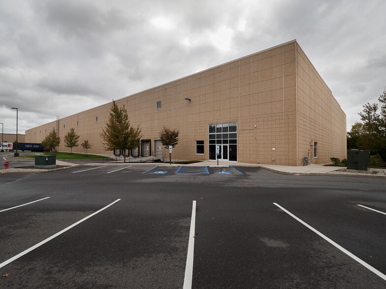 70 Carter Dr, Edison, NJ for lease - Building Photo - Image 1 of 6