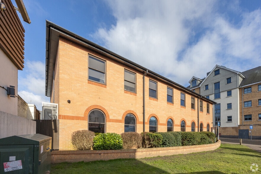 Riverside, Bishop's Stortford for lease - Building Photo - Image 2 of 4