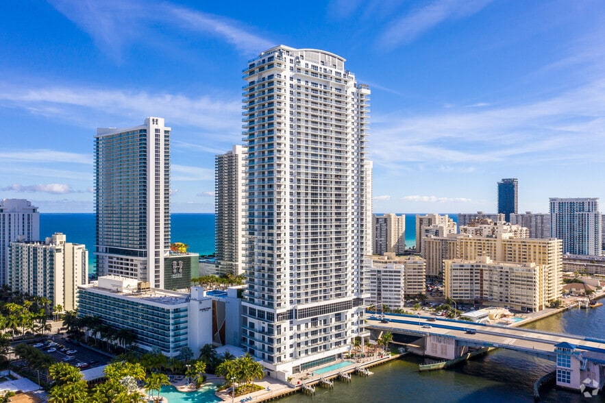 4010 S Ocean Dr, Hollywood, FL for lease - Primary Photo - Image 1 of 89