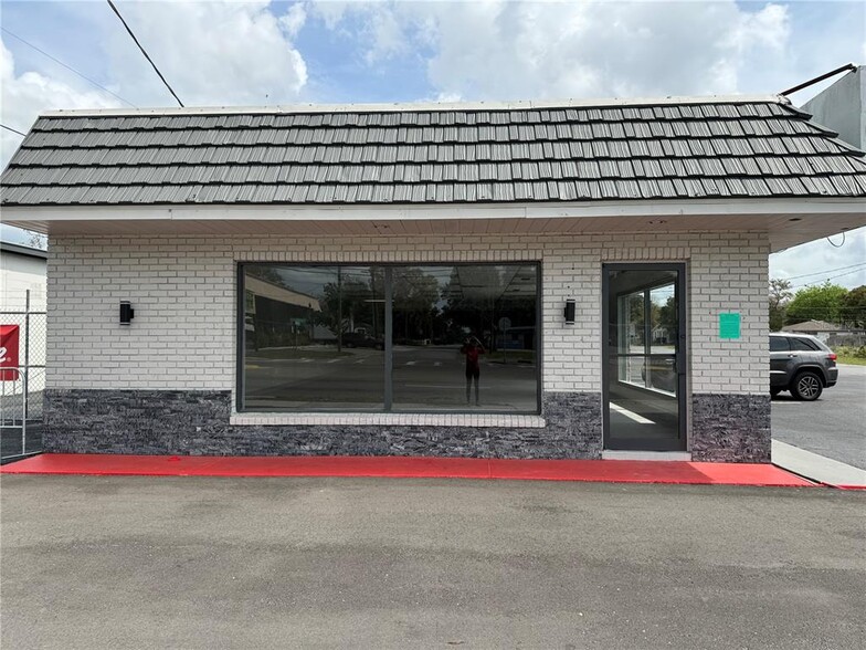 9501 N Nebraska Ave, Tampa, FL for sale - Building Photo - Image 2 of 10