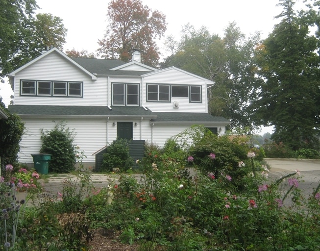 3105 W Saginaw St, Lansing, MI 48917