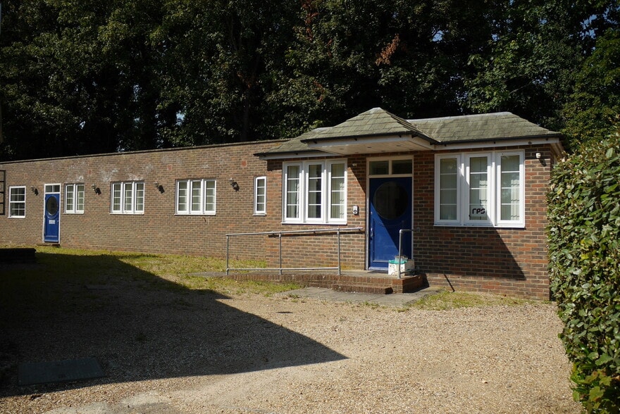 London Rd, Hassocks for lease - Building Photo - Image 1 of 4