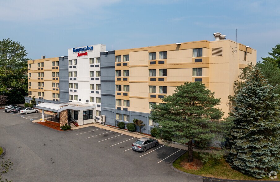 1695 Andover St, Tewksbury, MA 01876