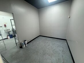 273 W 500 S, Bountiful, UT for lease Interior Photo- Image 2 of 4