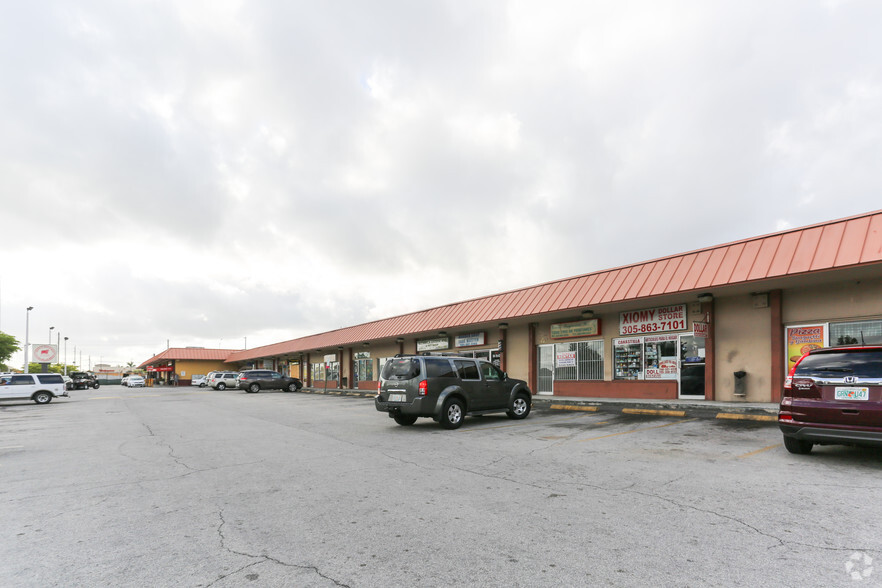 600-650 E 9th St, Hialeah, FL for lease - Building Photo - Image 3 of 6