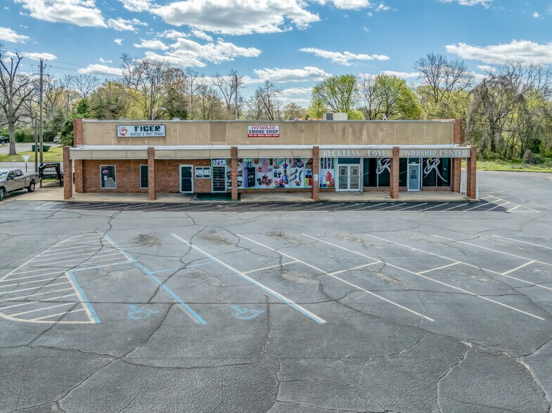 204 S Elm St, Tuskegee, AL for lease - Building Photo - Image 3 of 9