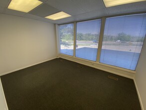 540-550 W Frontage Rd, Northfield, IL for lease Interior Photo- Image 2 of 4