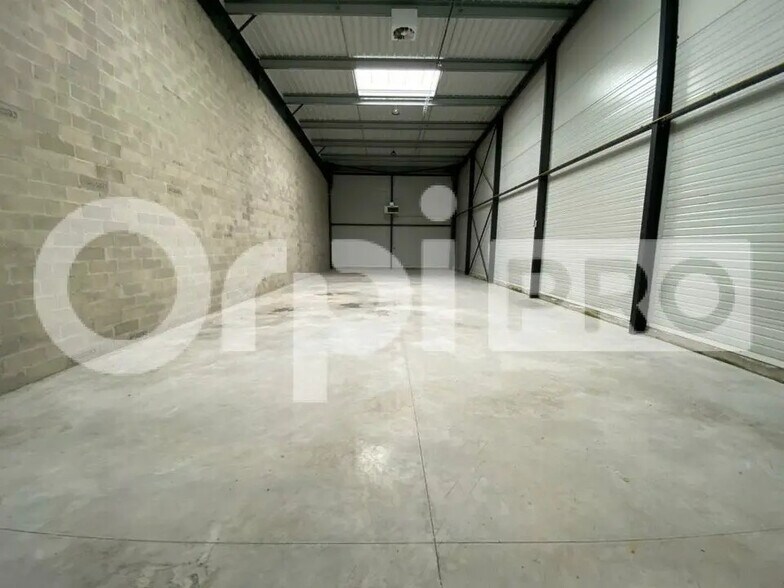 Flex in Saint-Pierre-du-Perray for sale - Interior Photo - Image 2 of 4