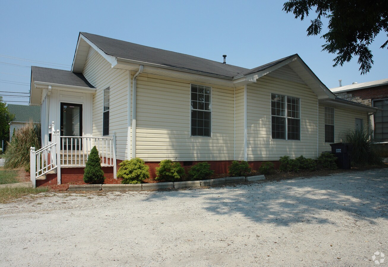 2120 Lee St, Covington, GA 30014