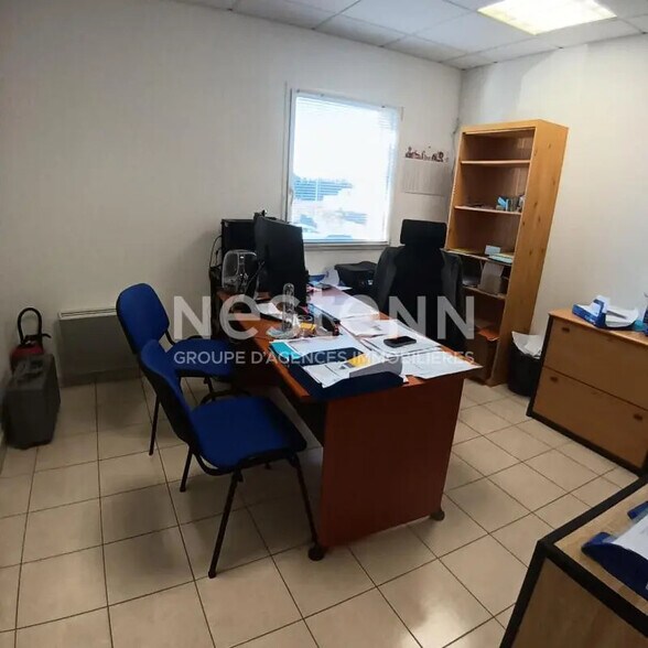 Office in Vannes for lease - Interior Photo - Image 3 of 4