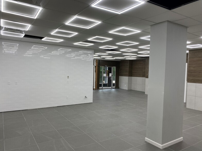 101 Three Rivers N, Fort Wayne, IN for lease - Interior Photo - Image 3 of 40