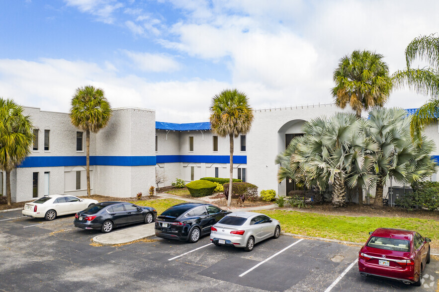 5118 N 56th St, Tampa, FL for lease - Building Photo - Image 2 of 14