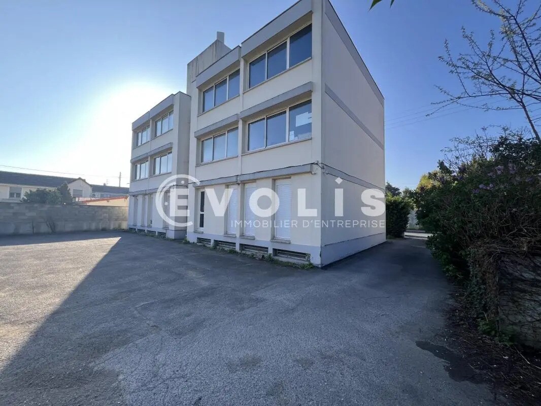 Office in Le Raincy for lease Building Photo- Image 1 of 12