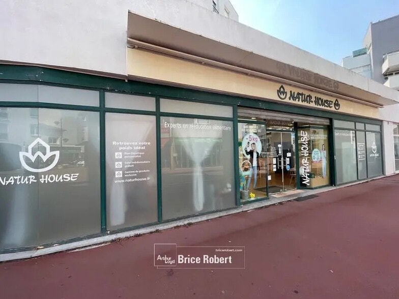 Retail in Meyzieu for lease - Building Photo - Image 2 of 6