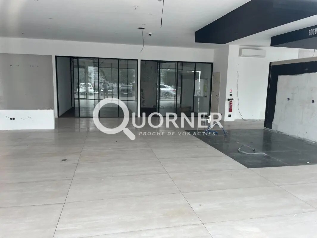 Retail in Fréjus for lease Interior Photo- Image 1 of 4