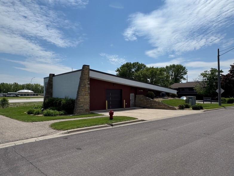 2110 9th St E, Glencoe, MN for lease - Building Photo - Image 1 of 8