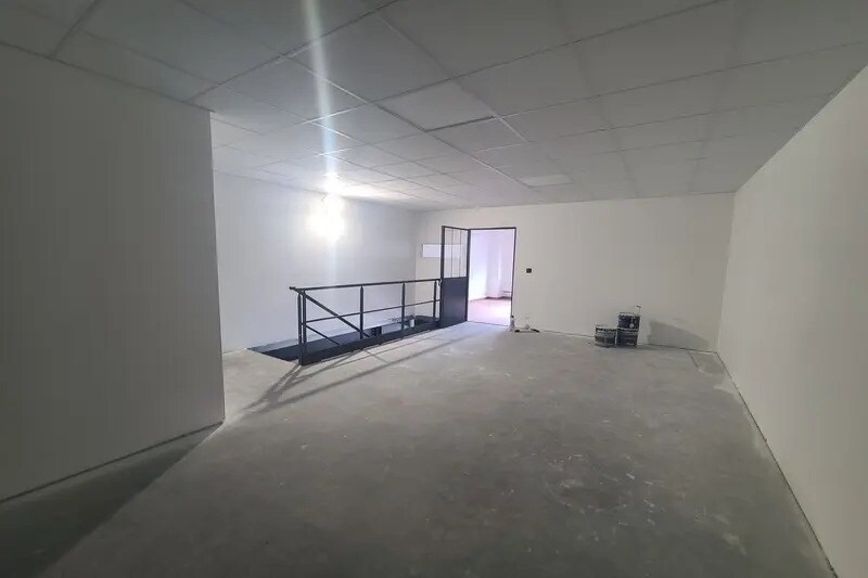 Flex in Bayonne for lease - Interior Photo - Image 3 of 4