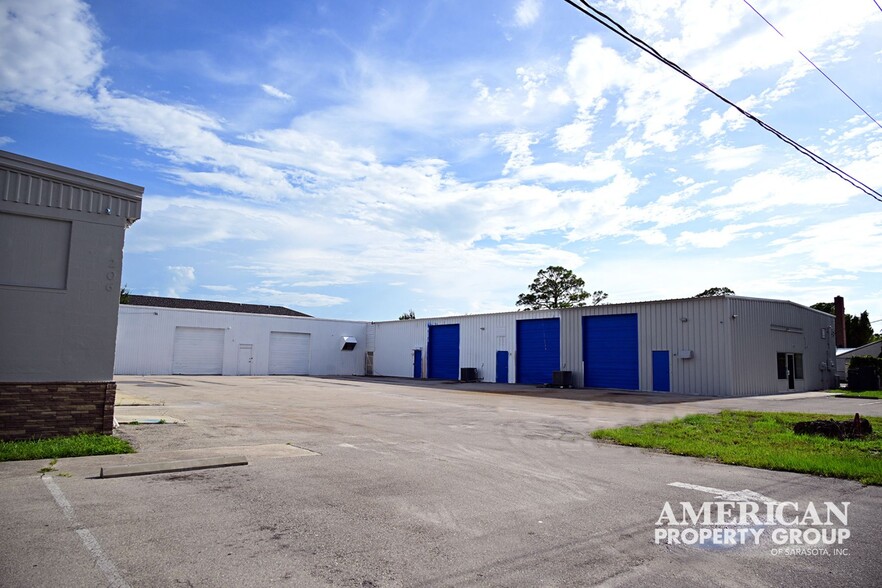 204 Center Rd, Fort Myers, FL for lease - Building Photo - Image 2 of 17