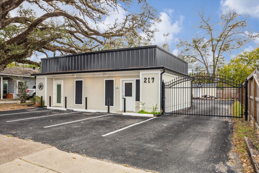 217 E Galveston St, League City, TX for lease - Building Photo - Image 2 of 12