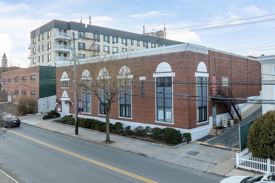 271 Main St, Eastchester, NY for lease - Building Photo - Image 3 of 9