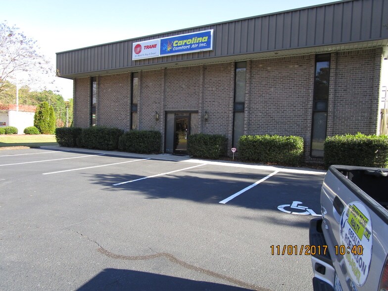 2213 Hull Rd, Kinston, NC 28504