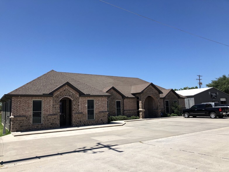 911 E McDonald Dr, Pilot Point, TX for sale - Building Photo - Image 1 of 1