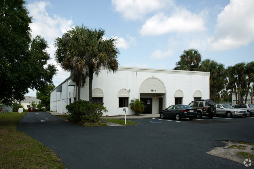 5842 Corporation Cir, Fort Myers, FL for lease - Building Photo - Image 3 of 10