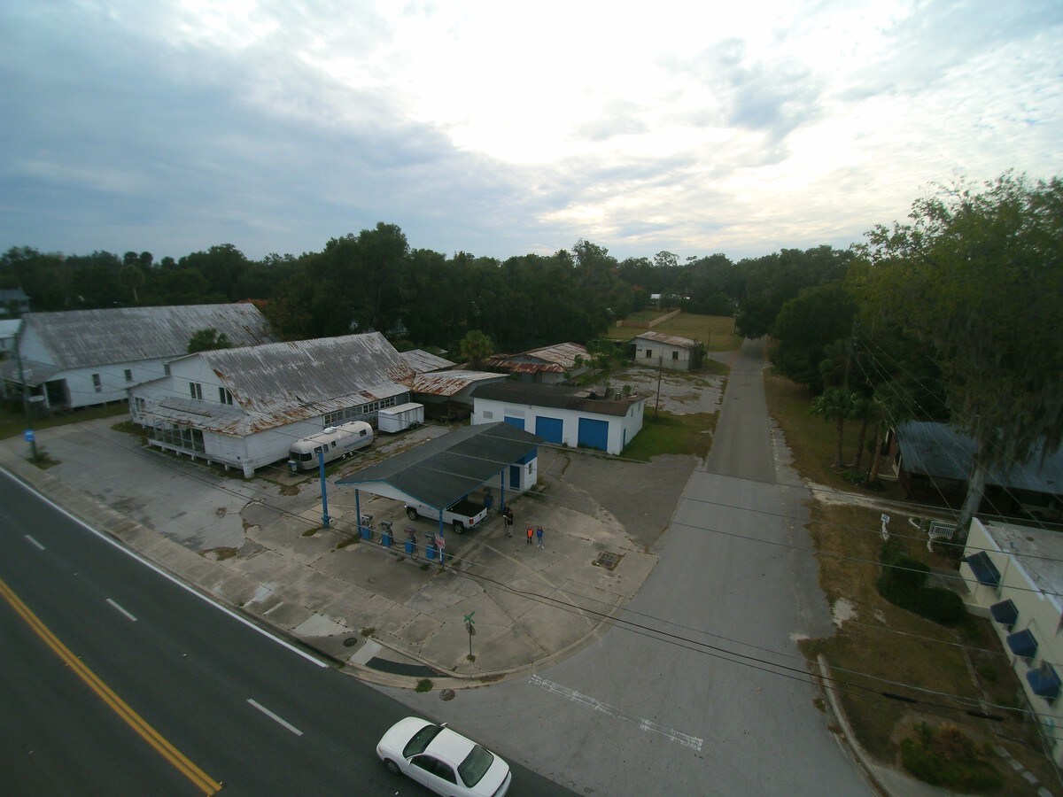 20700 9th St, Mcintosh, FL 32664