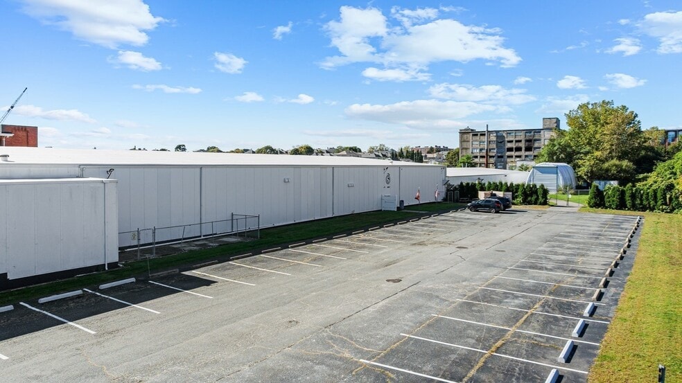 11 David St, New Bedford, MA for lease - Building Photo - Image 3 of 17