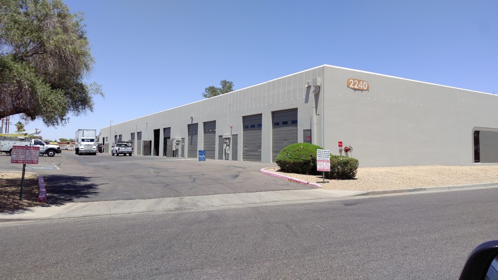 2240 W Desert Cove Ave, Phoenix, AZ for lease - Primary Photo - Image 1 of 7