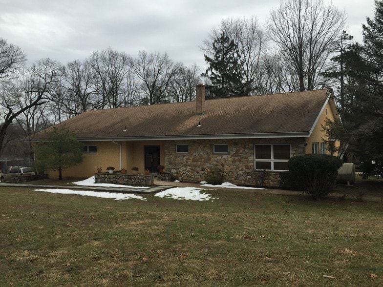 1440 - 1444 PHOENIXVILLE PIKE portfolio of 4 properties for sale on LoopNet.com - Building Photo - Image 1 of 4