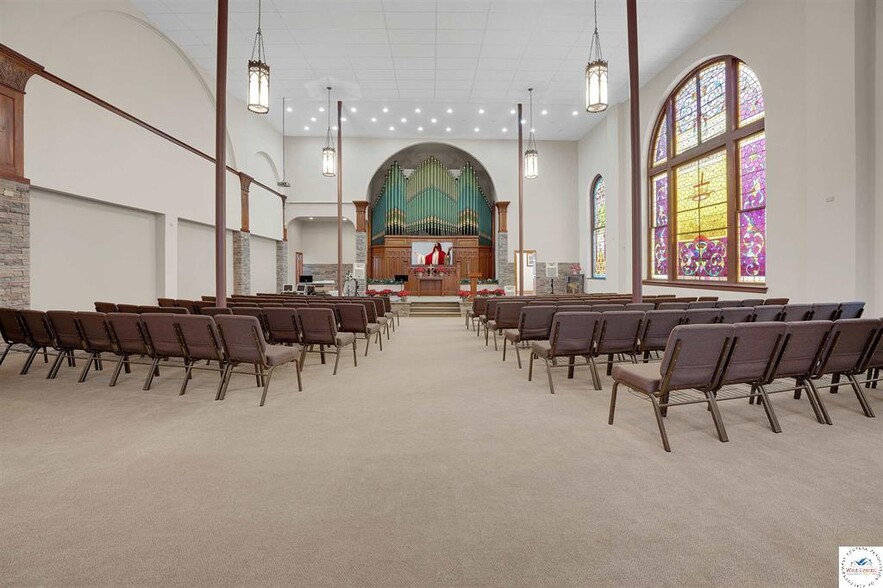 520 Osage Ave, Sedalia, MO for sale - Interior Photo - Image 2 of 4