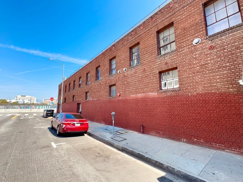 700-706 E 1st St, Los Angeles, CA for lease - Building Photo - Image 2 of 9