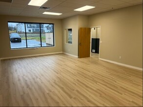 2435 W Wayzata Blvd, Long Lake, MN for lease Interior Photo- Image 2 of 3