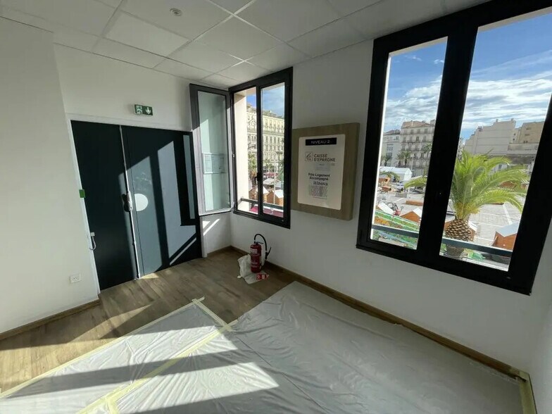 Office in Toulon for lease - Interior Photo - Image 3 of 22