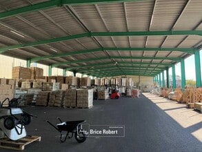 Flex in Saint-Priest for lease Interior Photo- Image 2 of 2